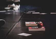 Αφήνω ανοιχτά – Πρόταση παράστασης